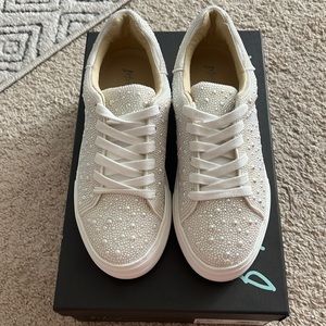Betsey Johnson Sidny Ivory sneakers- size 6- brand new
